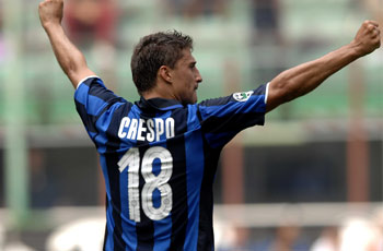 Crespo esulta dopo il gol